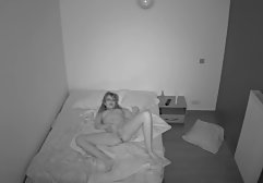 پس از به دست آوردن دوستان خود، دانلود فیلم سکس وسوپر جوجه تصمیم گرفت برای سعی کنید جنس همجنسگرا. دوست دختر در اتاق خواب بزرگ بسته شده، یکدیگر را تقسیم کرده و شروع به لیسیدن گربه