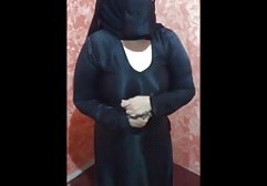 یک معلم جوان نمی تواند خودش را بکشد، بنابراین هر کس او را می فهمد. در حال حاضر، با تمام کلاس، مدرسه به طور فیلم کس فانتزی فاک، سپس با کمک فتوشاپ و یک دوربین مخفی، دانش آموزان شواهد محرمانه را